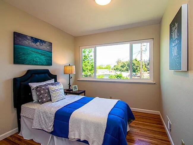 Building Photo - Spacious 5-Bedroom Home in Prime Sunnyvale...