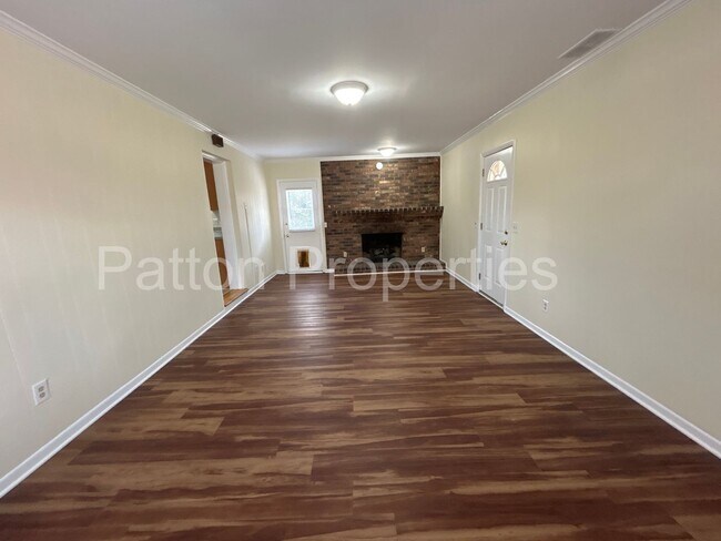 Building Photo - Saluda Gardens Home