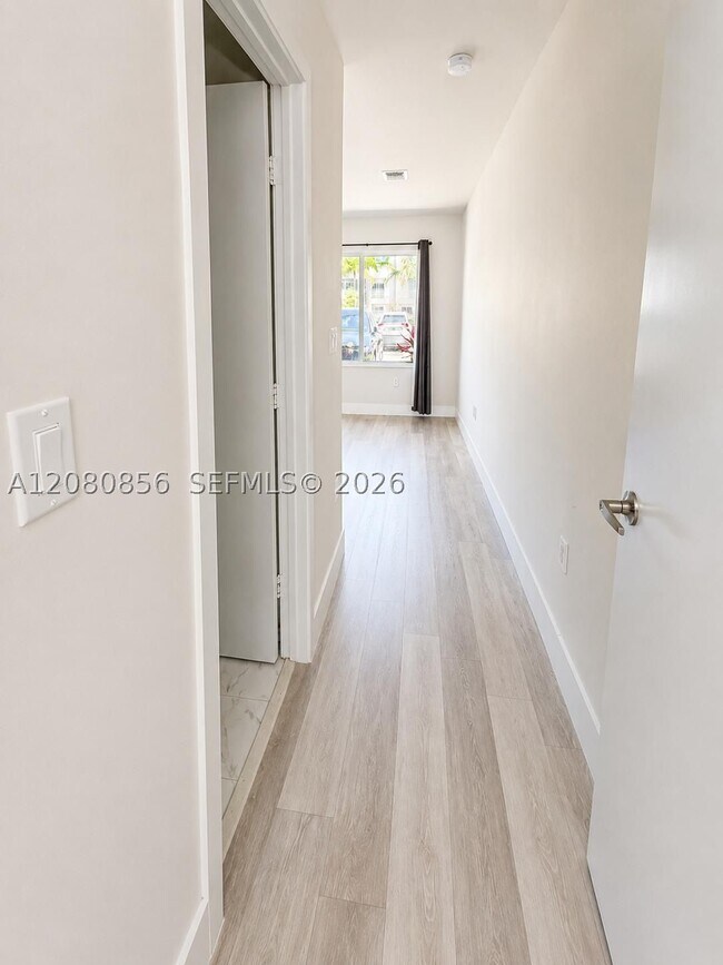 Building Photo - 2555 NE 193rd St