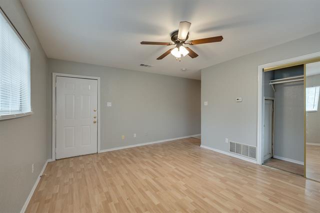 Building Photo - 5320 Lovell Ave