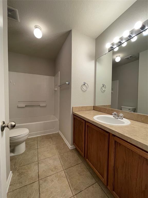 Building Photo - 208 Spruce Dr