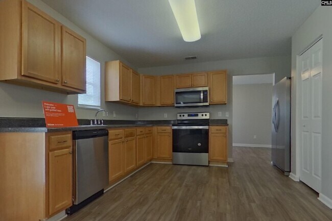 Building Photo - 410 Fox Trot Dr