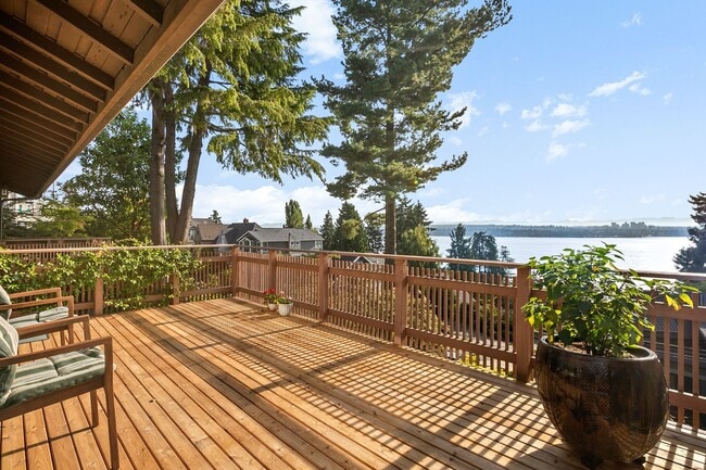 Building Photo - 4Bd/2.75Ba Seattle House