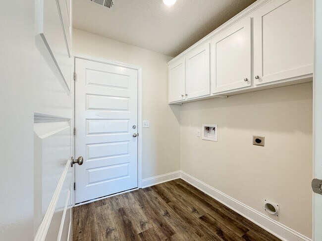 Building Photo - 204A Freightliner Way