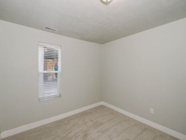 Building Photo - 408 E 775 N