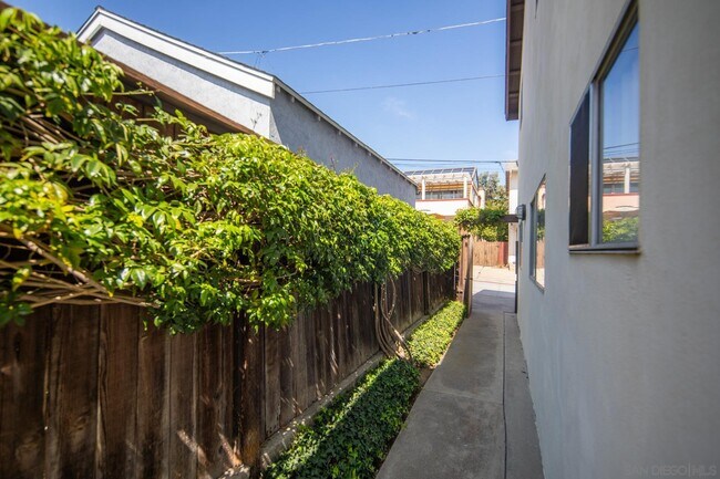 Building Photo - 324 D Ave