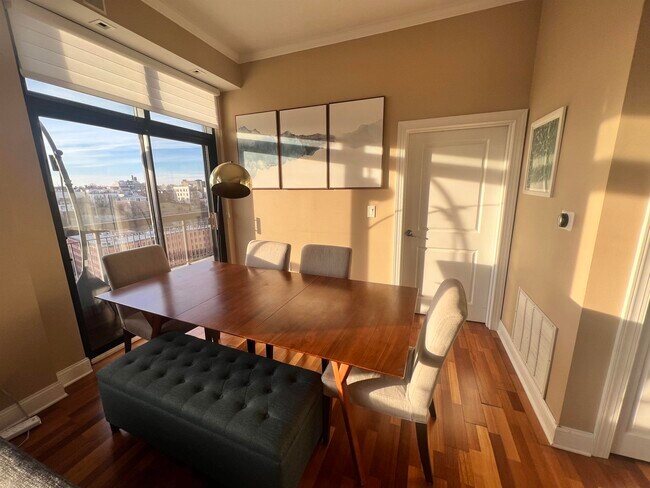 Building Photo - 700 1st St