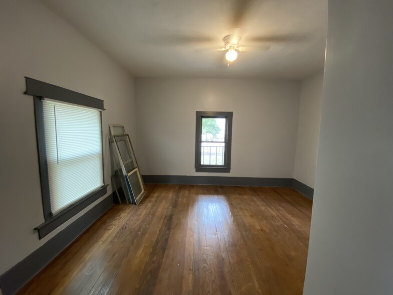 Building Photo - 1306 SW Lane St