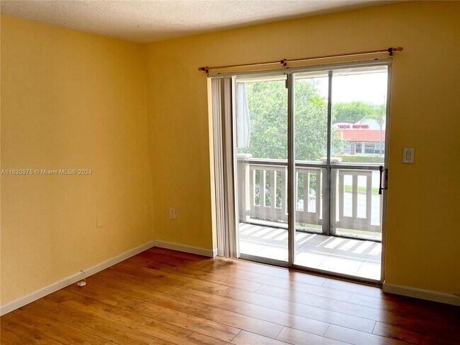 Building Photo - 8611 SW 137th Ave