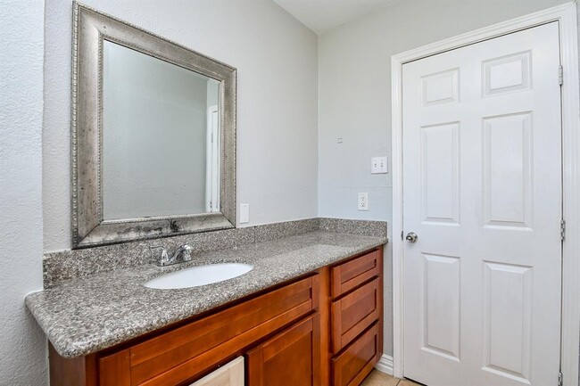 Building Photo - 455 Glenburnie Dr
