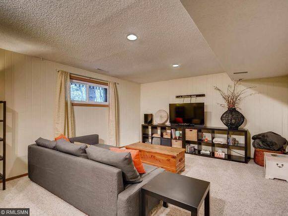 plenty of space in the lower family room - 2628 Sumac Rdg