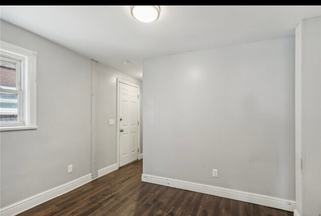 Building Photo - 81 S 16th St