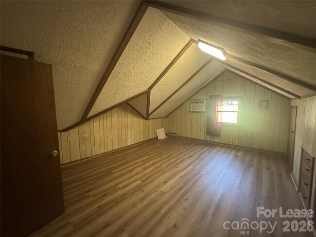 Building Photo - 1203 Hibriten Dr SE