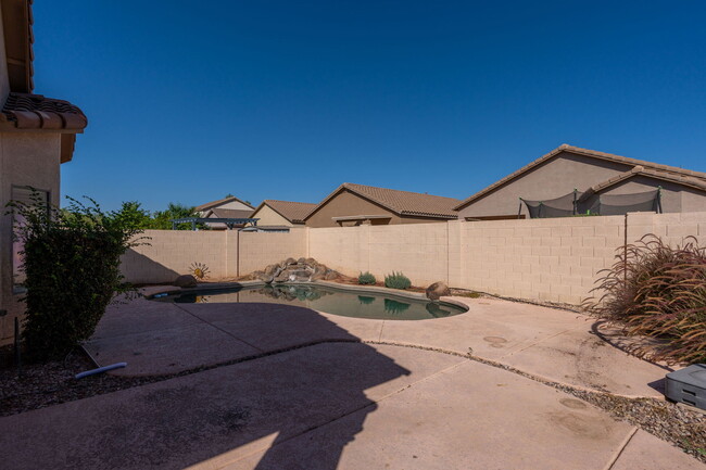 Building Photo - 15224 W Desert Hills Dr