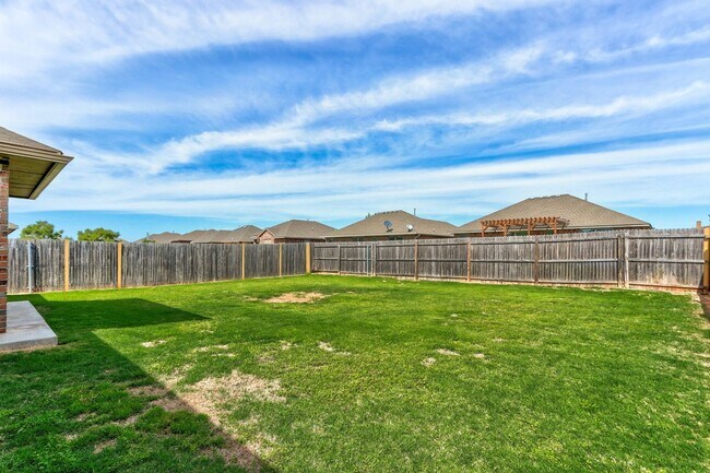 Building Photo - AVAILABLE 3-15-2020  FOR OCCUPANCY IN YUKON, MUSTANG SCHOOLS!