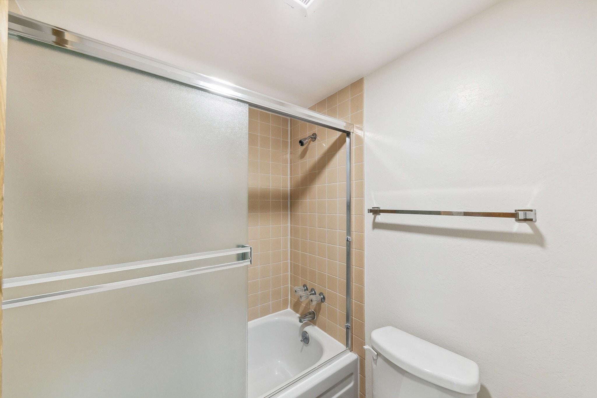 Building Photo - 439 Ala Wai Blvd