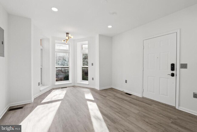 Building Photo - 931 Westminster St NW