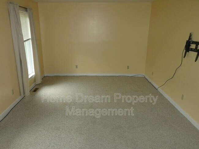 Building Photo - 10451 Edgehill Ln