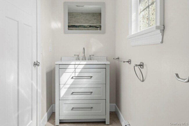 Building Photo - 51 Gifford Ave