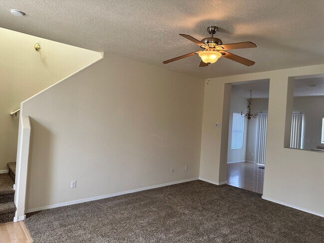 Building Photo - Beautiful Home in Gated Community w/pool