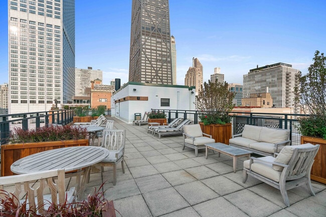 Building Photo - 850 N Dewitt Pl