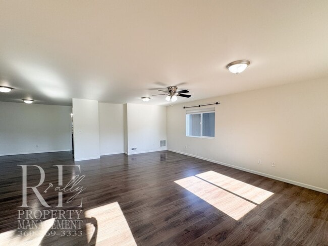 Building Photo - 4250 SE Horsehead Way