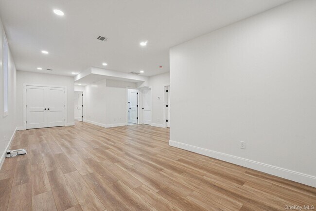 Building Photo - 400 Phillips Hill Rd