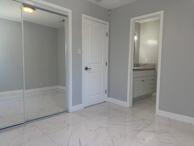Building Photo - 2516 Fernley Dr