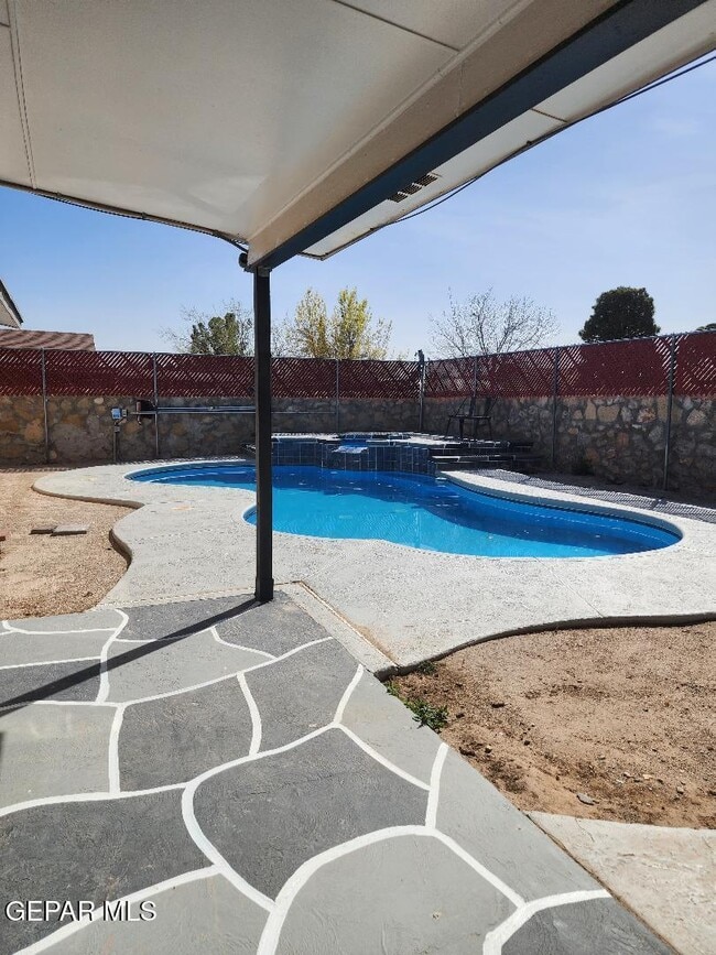 Building Photo - 3317 Wayside St