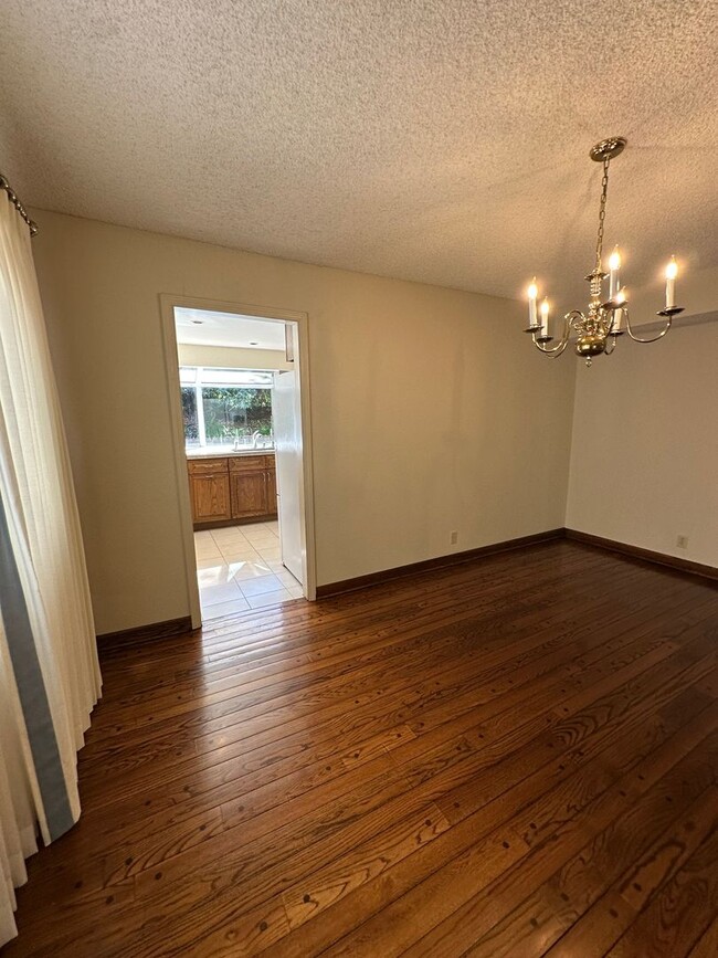 Building Photo - Almaden Home, great area, ready for move in!