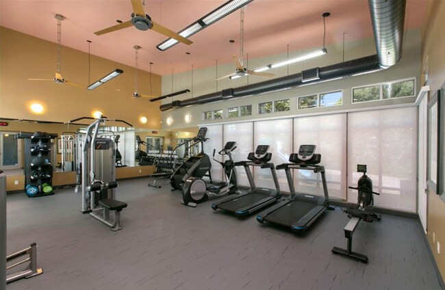 Building Photo - Light & Bright 2 Bedroom, 2 Bathroom Townhome