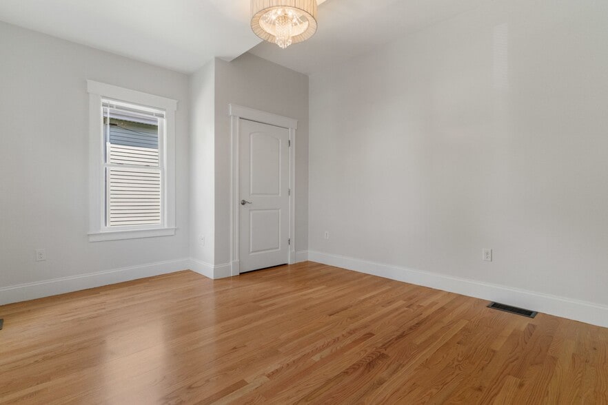 Building Photo - 102 Jaques St