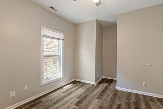 Building Photo - 147 E 30th St