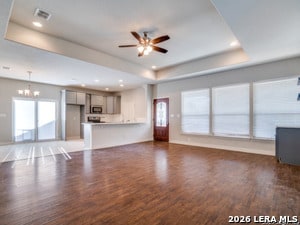 Building Photo - 1019 W Rosewood Ave