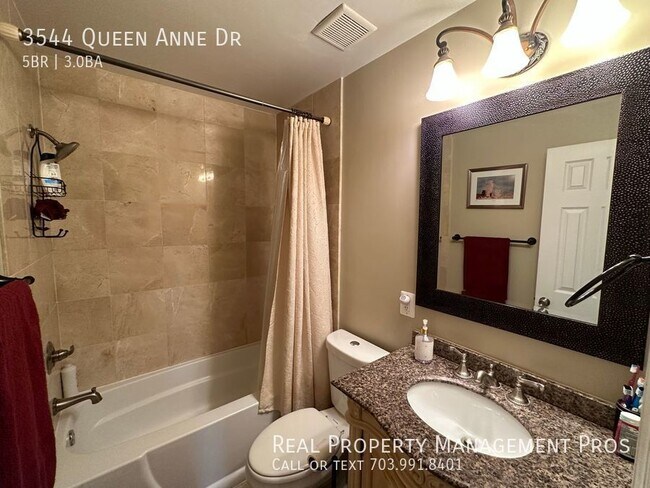 Building Photo - 3544 Queen Anne Dr