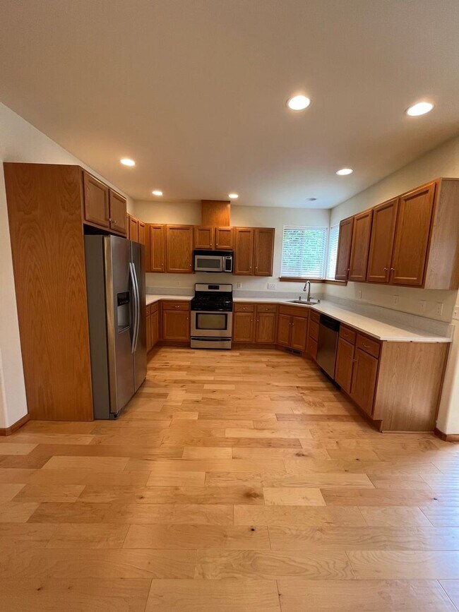 Building Photo - 3 Bed 2 Bath Single Story House with Garage