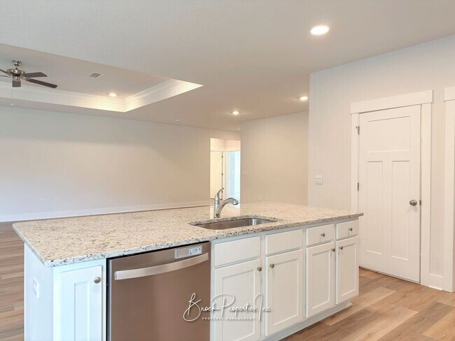 Building Photo - 6052 Rutherford Lp
