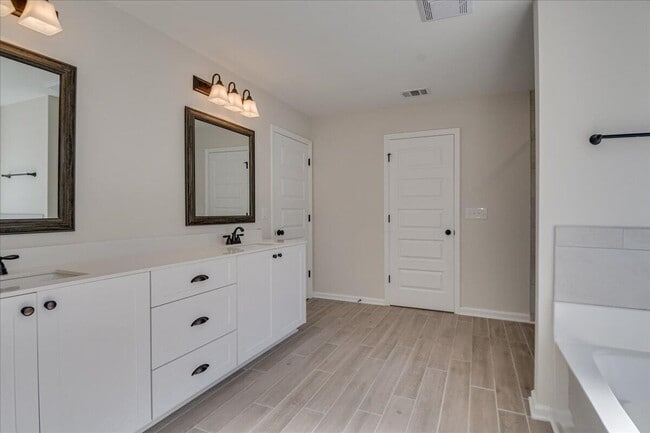 Building Photo - 5123 Huntley Trl