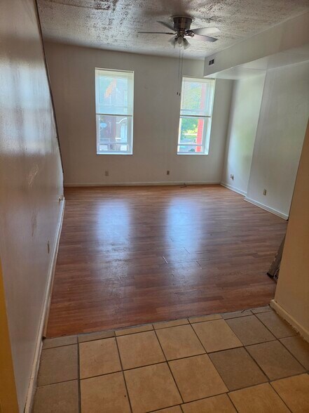 Building Photo - 2104 Chippewa St