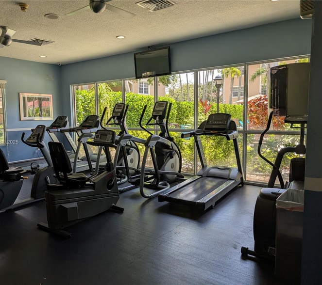 Building Photo - 140 SW 117th Ave