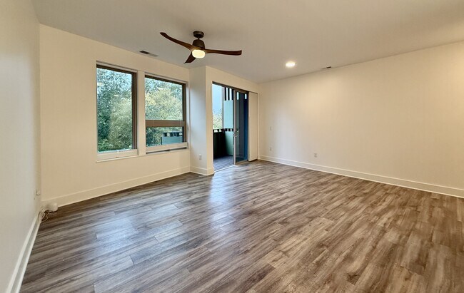 Building Photo - 610 Trent Dr