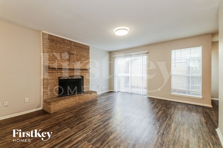 Building Photo - 2933 Southern Cross Dr