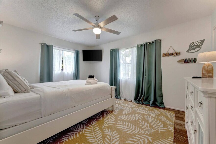 Building Photo - 612 Montezuma Dr