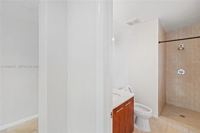 Building Photo - 819 SW 7th Ave