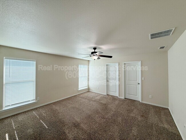 Building Photo - 14309 Vernon Ave