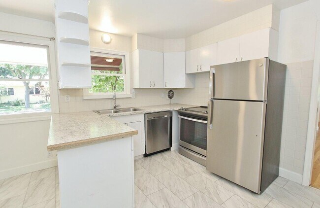 Building Photo - Single-Level Home Nestled in the North End