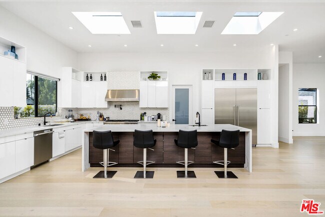 Building Photo - 22931 Dolorosa St