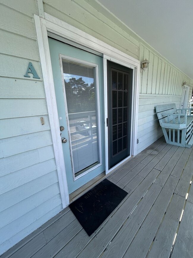 Building Photo - 181 Maple St