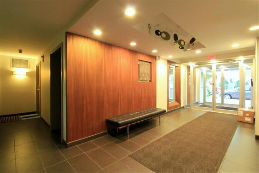 Building Photo - 325 Franklin St