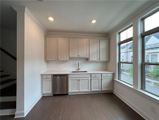Building Photo - 2426 Figaro Dr